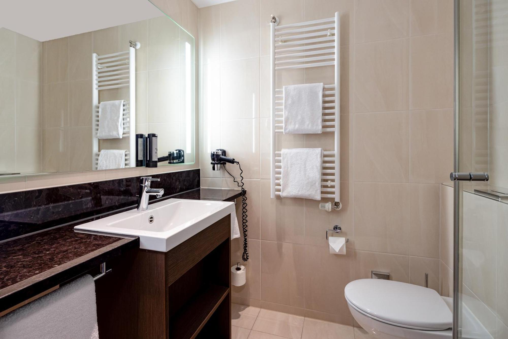 Intercityhotel Hamburg Dammtor-Messe Ngoại thất bức ảnh